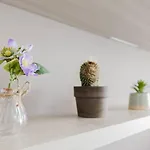 Flat 3 Mlh 3bed Next To By Homely! Apartment *