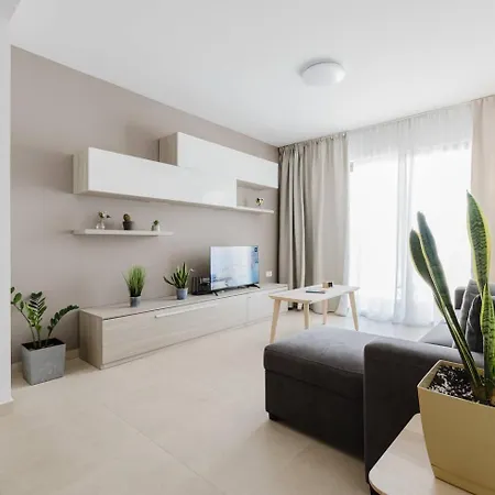 Flat 3 Mlh 3bed Next To By Homely! *