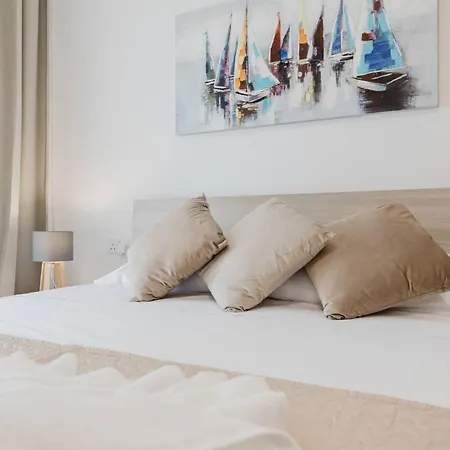 Flat 3 Mlh 3bed Next To By Homely! *