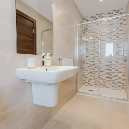 Flat 3 Mlh 3bed Next To By Homely! Lejlighed Mellieħa