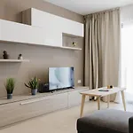 Flat 3 Mlh 3bed Next To By Homely!
