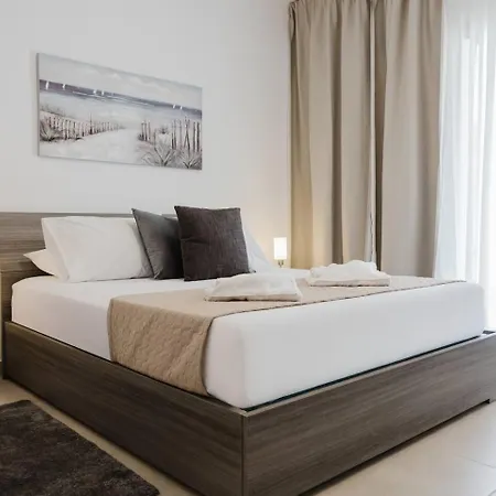 Flat 3 Mlh 3bed Next To By Homely!