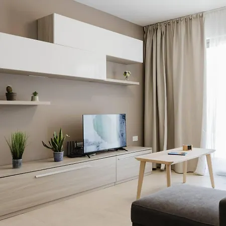 Flat 3 Mlh 3bed Next To By Homely!