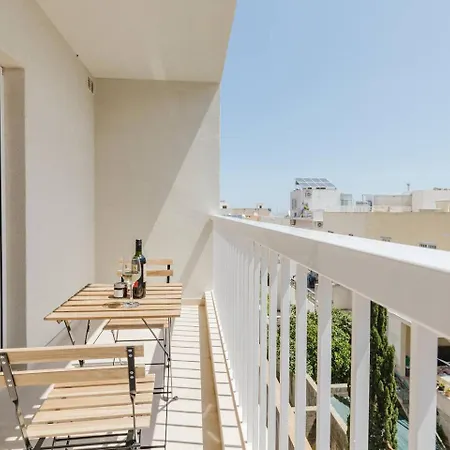 Flat 3 Mlh 3bed Next To By Homely! *