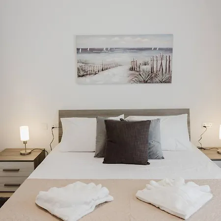 Apartment Flat 3 Mlh 3bed Next To By Homely! *